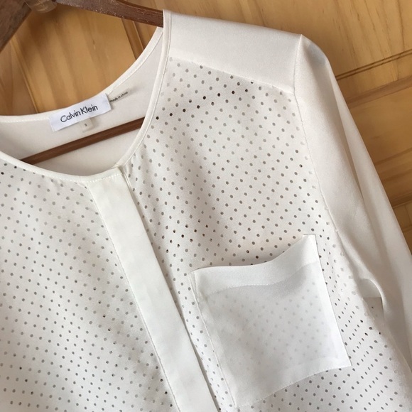 𝅺CALVIN Klein laser cut polka dot lightweight semi sheer blouse size small - Picture 3 of 8